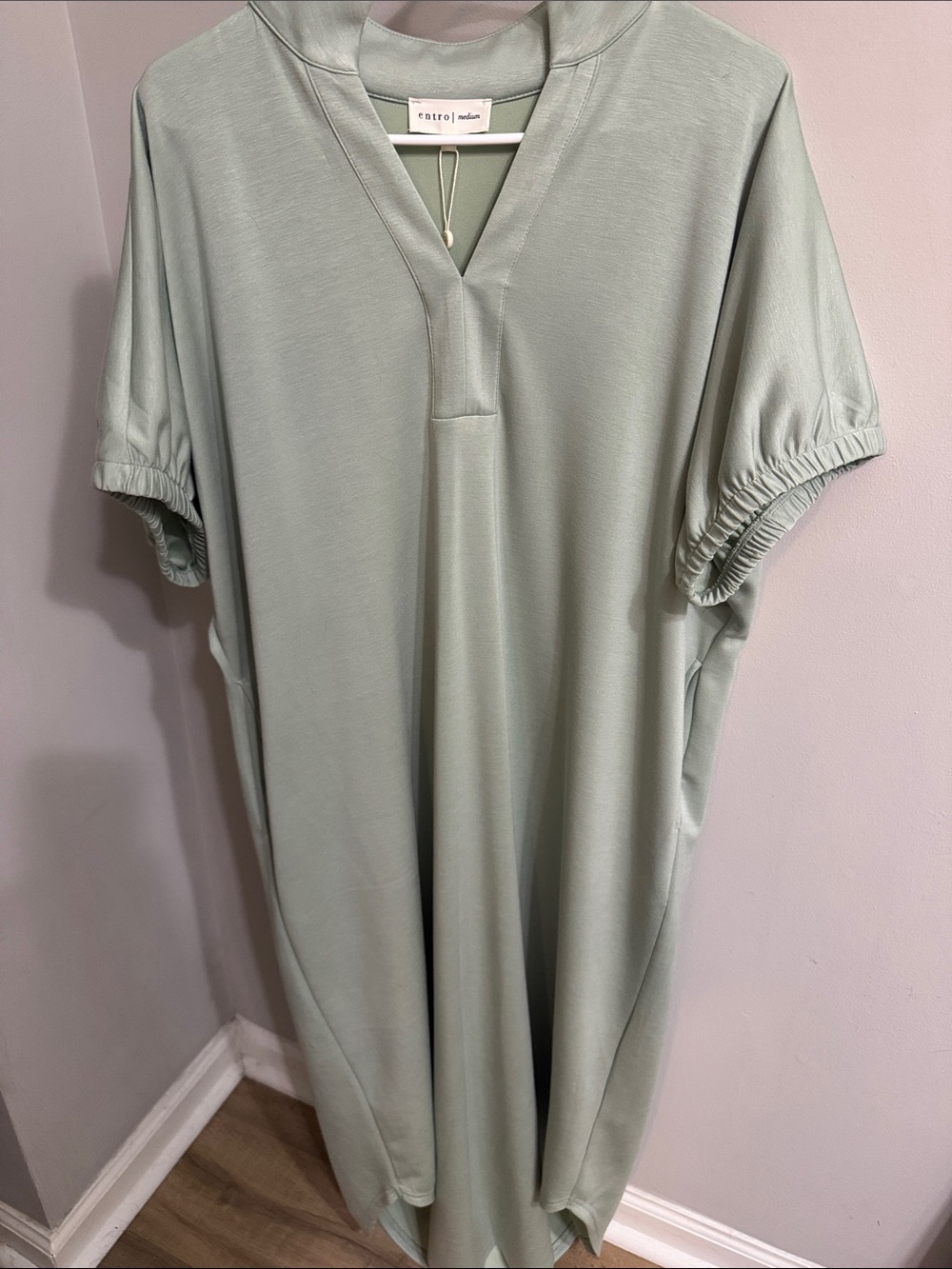 Entro soft green midi dress. Elastic sleeves v neck